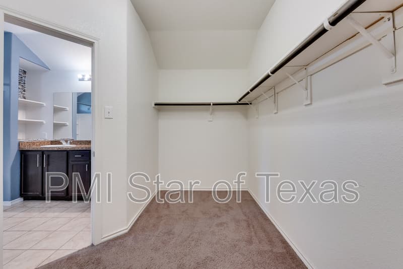 Fort Worth House: 6324 Spokane Drive