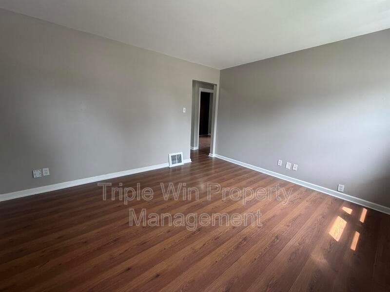 Florissant House: 1145 Patterson Rd.
