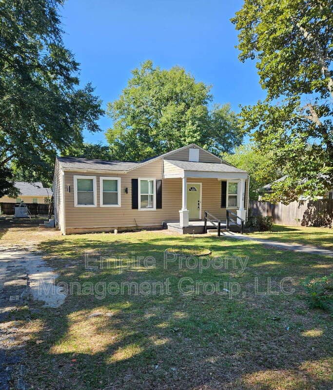 Columbia House: 2728 Kingswood Dr