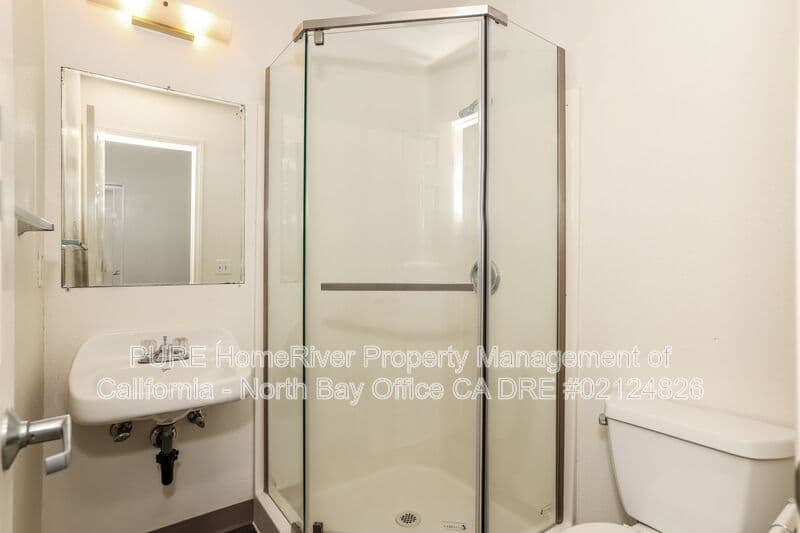 Cloverdale House: 154 Railroad Avenue