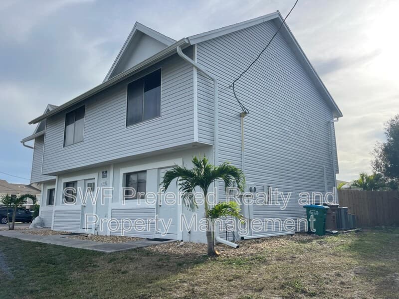 Cape Coral Townhome: 4302 Southeast 5th Avenue