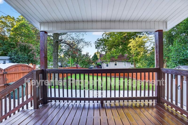 Greensboro House: 814 Douglas St
