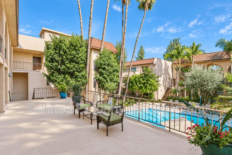 Sherman Oaks Condo: 4701 NATICK AVE