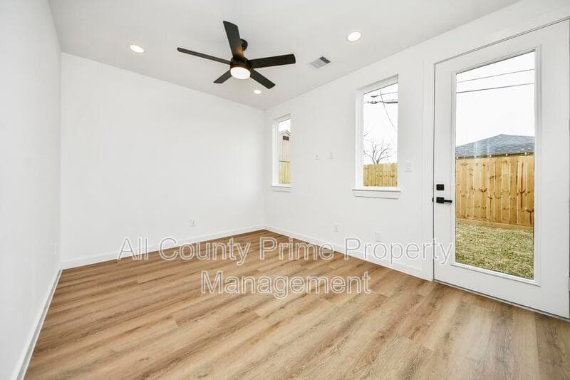 Houston Condo: 5201 Fairchild St