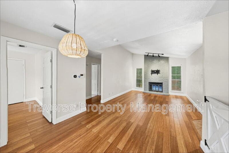 Arlington Condo: 1108 Quail Valley Ln