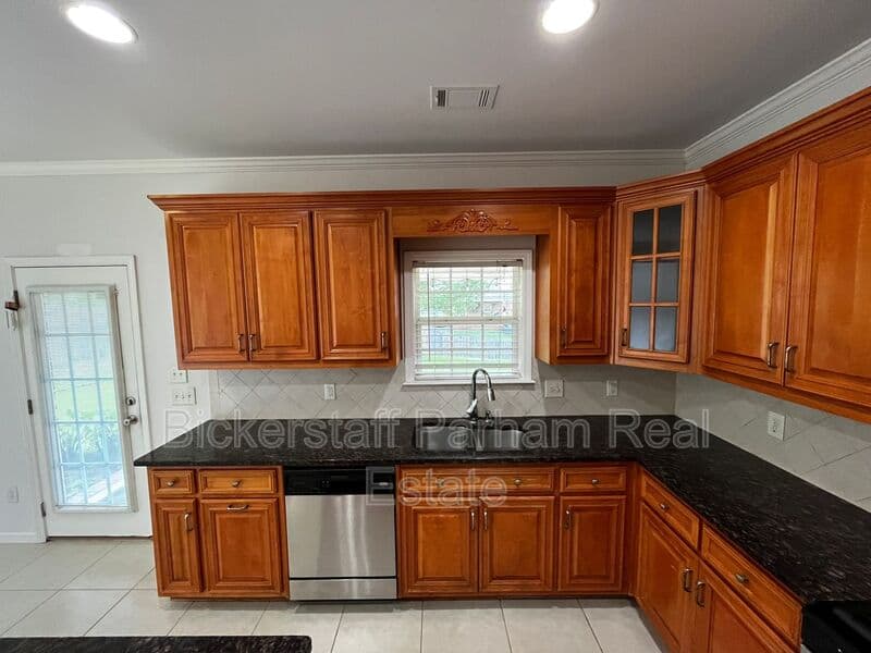 Columbus House: 7013 Imperial Way