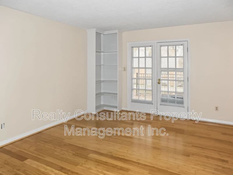 Greensboro House: 4610 Lawndale Drive