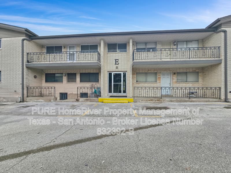 San Antonio Townhome: 217 W Silver Sands
