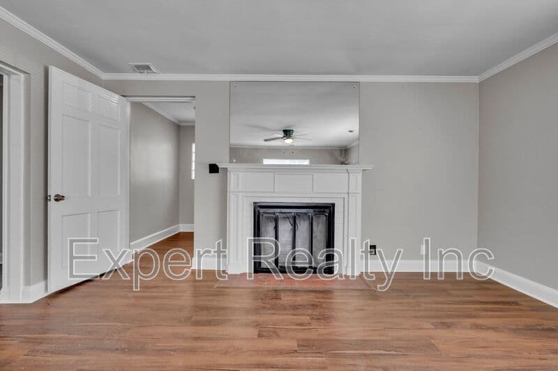 Birmingham House: 7420 Sparta Ave
