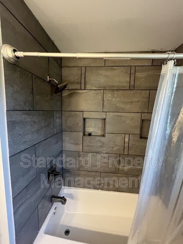 Rochester House: 43 Applewood Drive