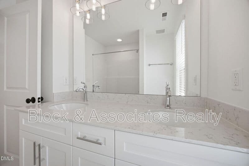 Raleigh House: 2813-103 Wilcox Place