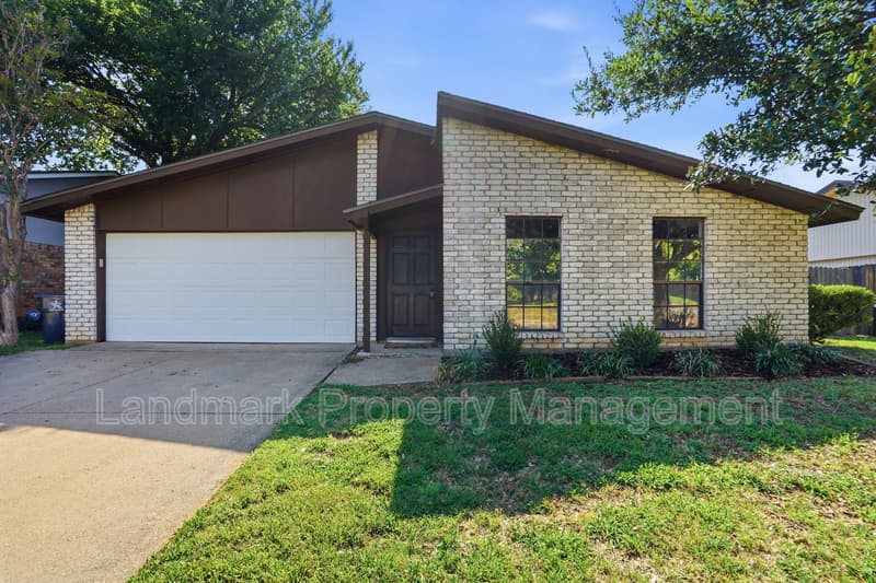 Arlington House: 2711 Treeview Drive