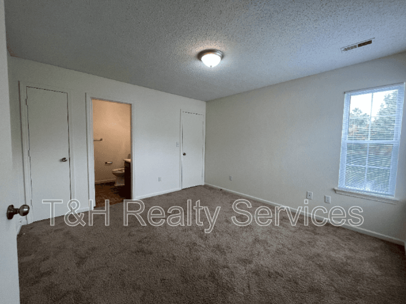 Indianapolis House: 4210 Village Trace Boulevard
