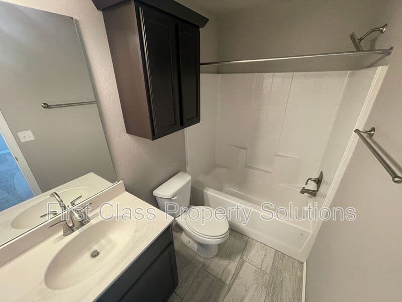 Yukon House: 11613 SW 8th Circle