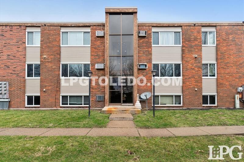 Toledo Apartment: 6016 Secor Rd