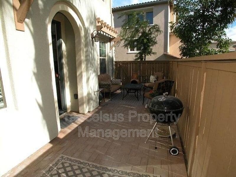 Chula Vista Townhome: 1724 Rolling Water
