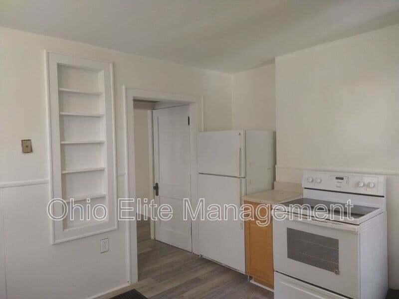 Columbus House: 206 N Harris Ave