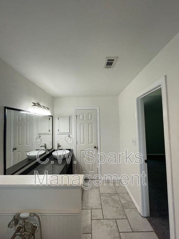 Rockwall House: 3494 N Stodghill Rd