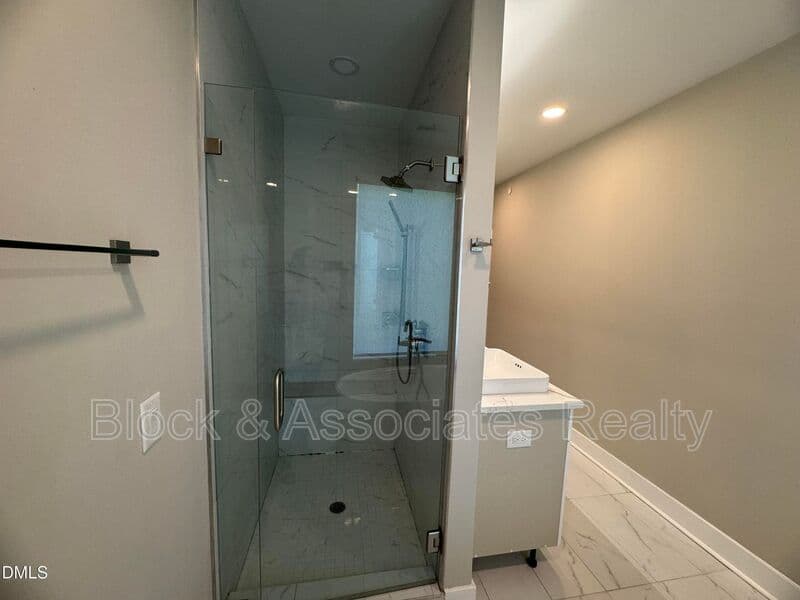 Durham House: 4016 Southpoint Landing
