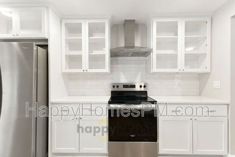 Summerville House: 111 Flicker Lane