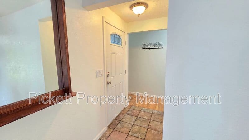 Port Orchard House: 2977 Hoover Ave SE