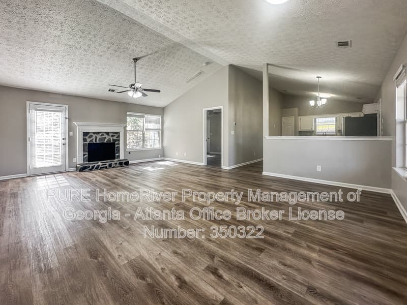 Fayetteville House: 151 Players Cir