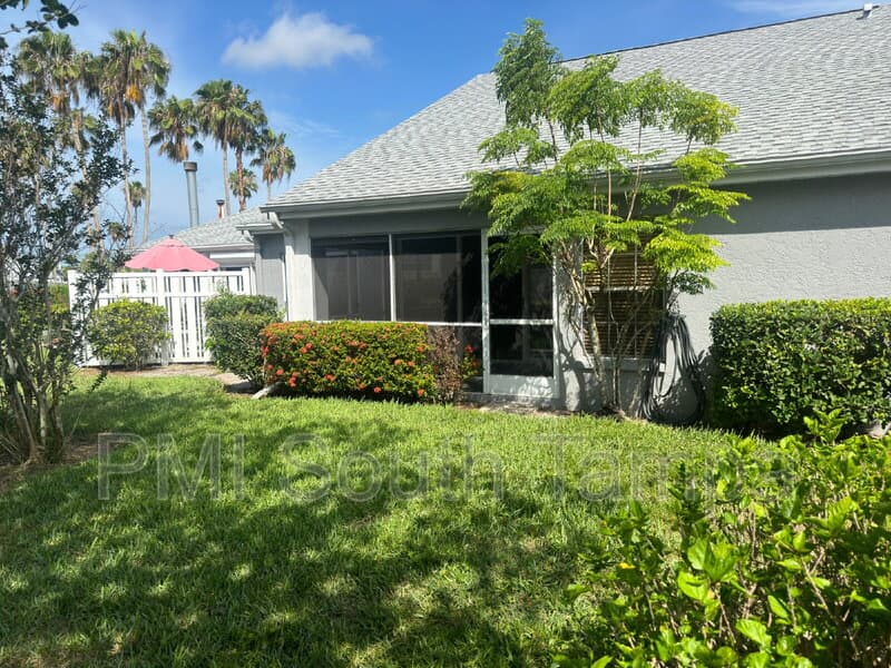 Bradenton House: 3506 52nd Ave W