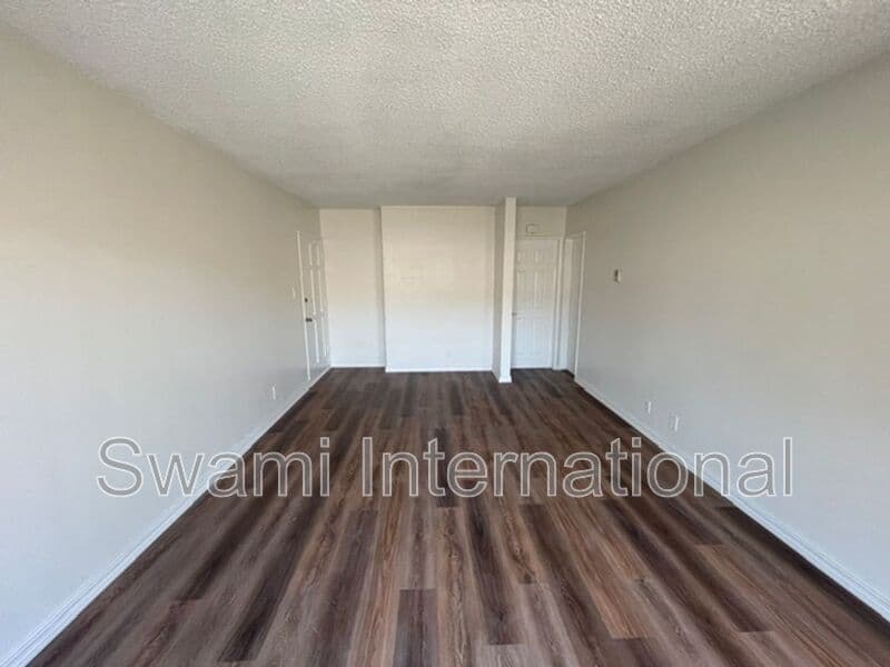 Inglewood Condo: 332 W. Regent St.