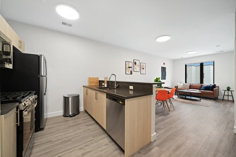 Orange Condo: 72 S Essex Ave, City of Orange, NJ 07050 - 602