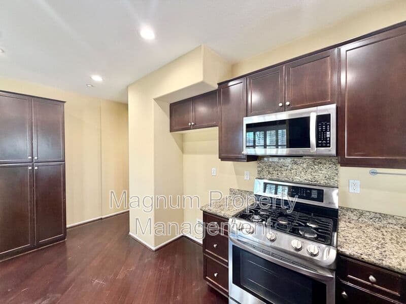 Murrieta House: 35792 Hazelhurst St