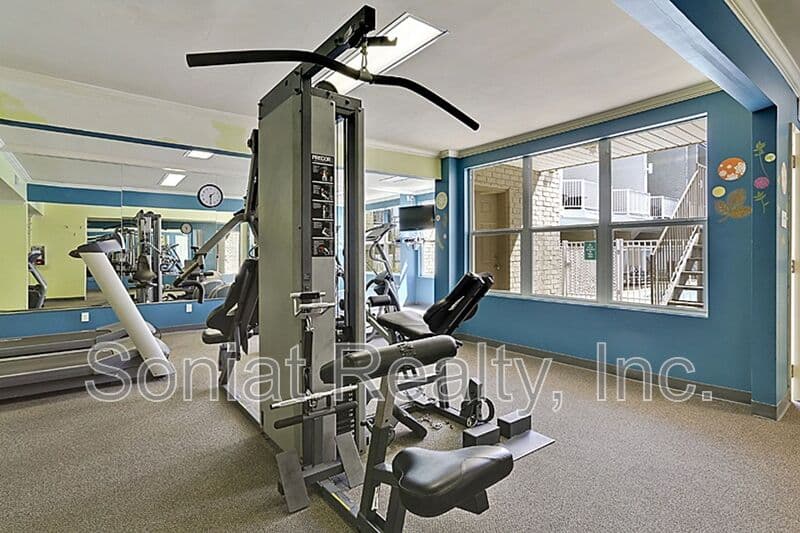 Metairie Condo: 3805 Houma Blvd