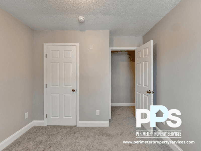 Atlanta House: 390 West Lake Avenue