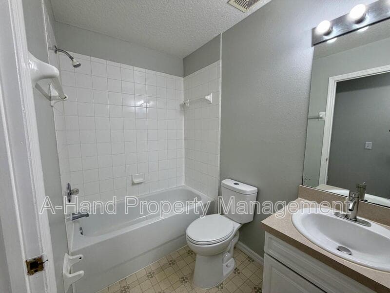 Davenport Condo: 615 Australian Way