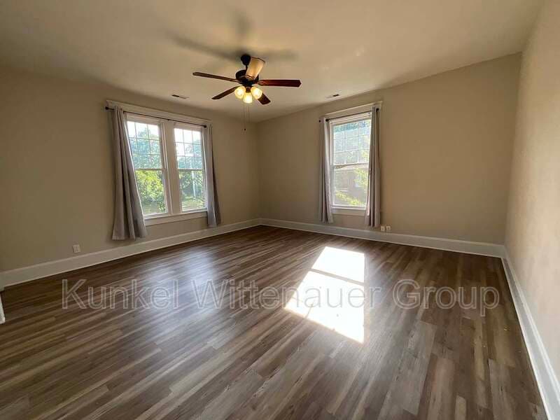 Belleville House: 7 Signal Hill Blvd
