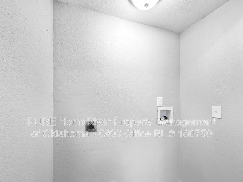 Moore House: 2113 NE 9th St