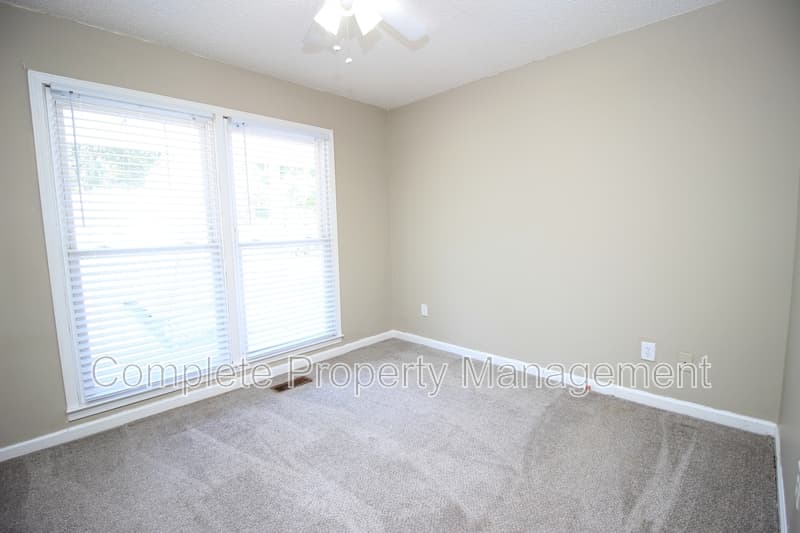 Calera House: 120 Southern Hills Circle