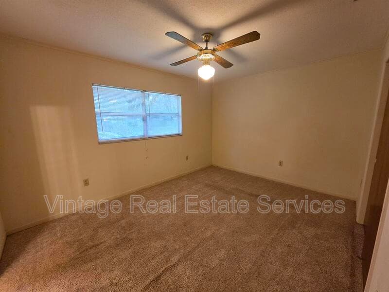 Lakeland House: 1028 Wildwood W