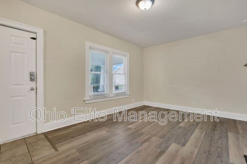 Columbus House: 243 N Wayne Ave