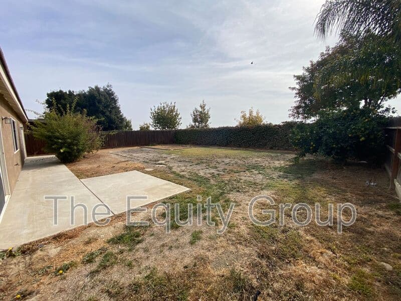 Visalia House: 1025 West Reese Ct