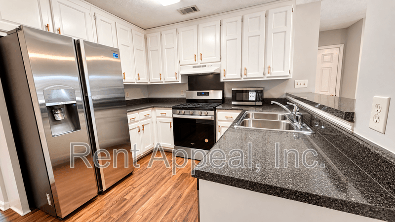 Loganville House: 4284 Fiddlers Bnd