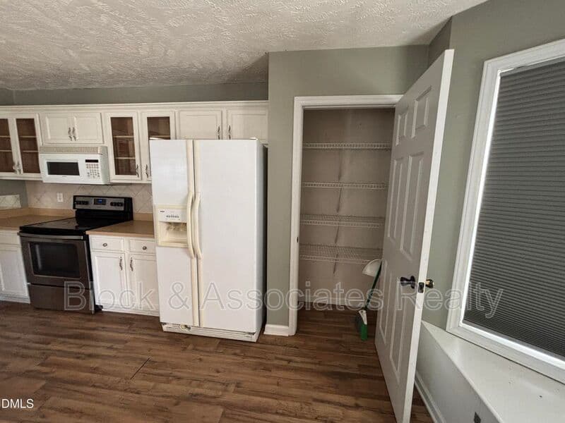 Raeford House: 337 Americana Dr