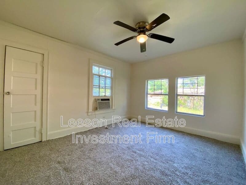 Shreveport House: 3136 Blanchard Road