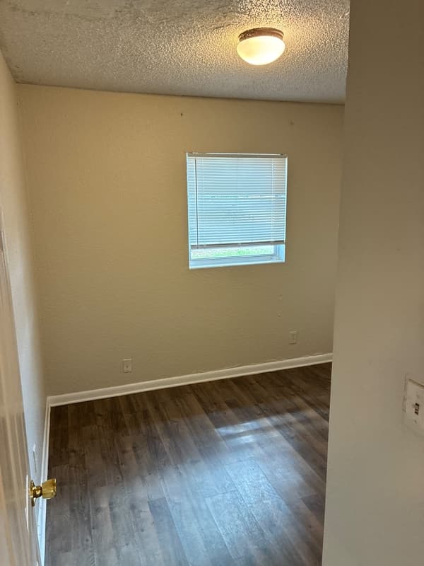 Jacksonville House: 4520 Bessie Circle West