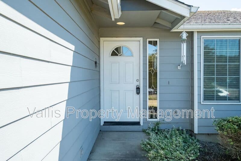 Albany House: 3234 23rd Avenue Southeast