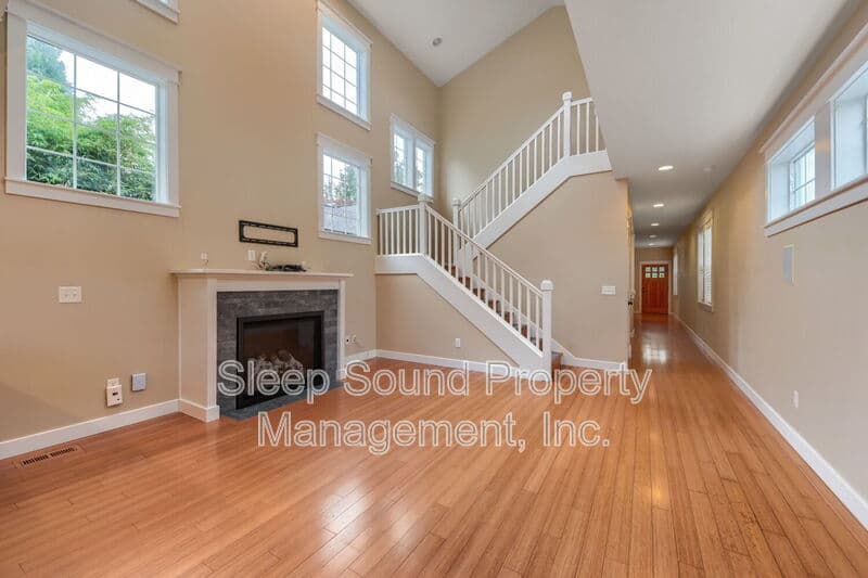Portland House: 857 N Winchell St
