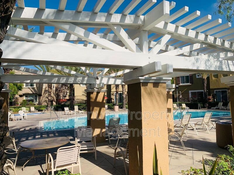 Murrieta House: 35792 Hazelhurst St