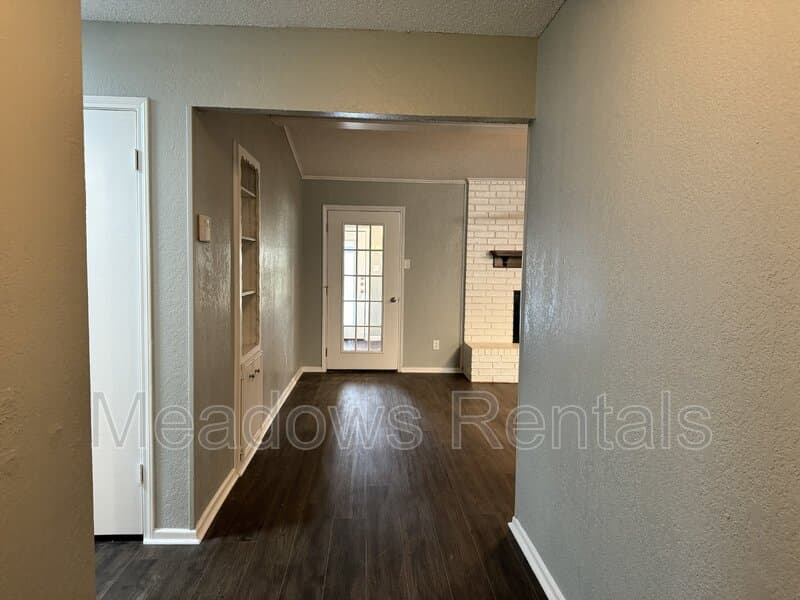 Lorena House: 140 Towne West Drive