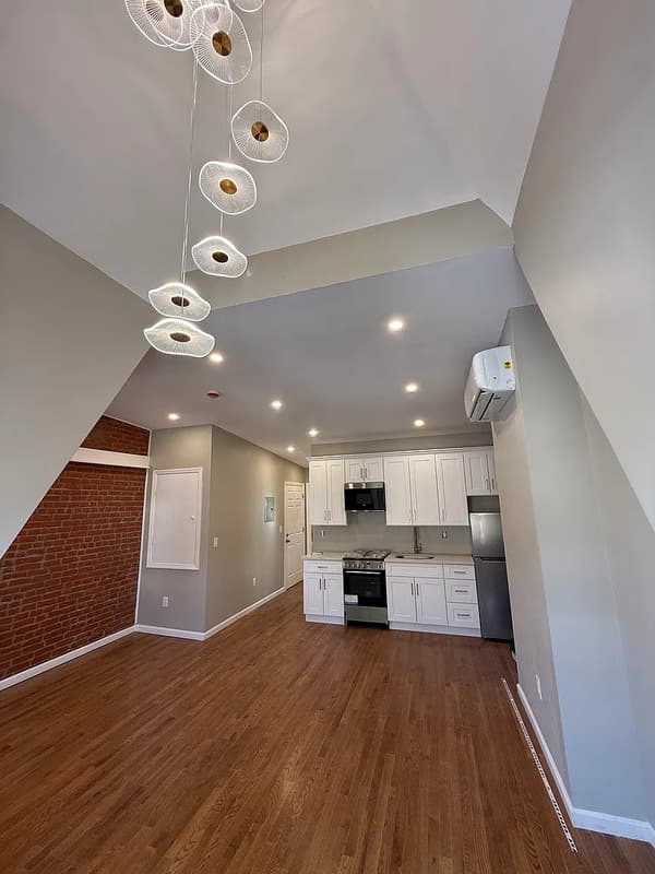 Newark Townhome: 171 Mount Prospect Ave