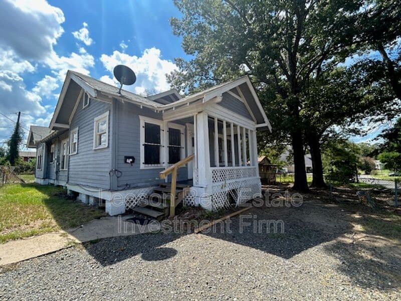 Shreveport House: 2803 Fredrick St