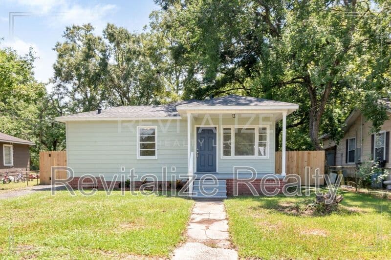 Chickasaw House: 253 10th Ave